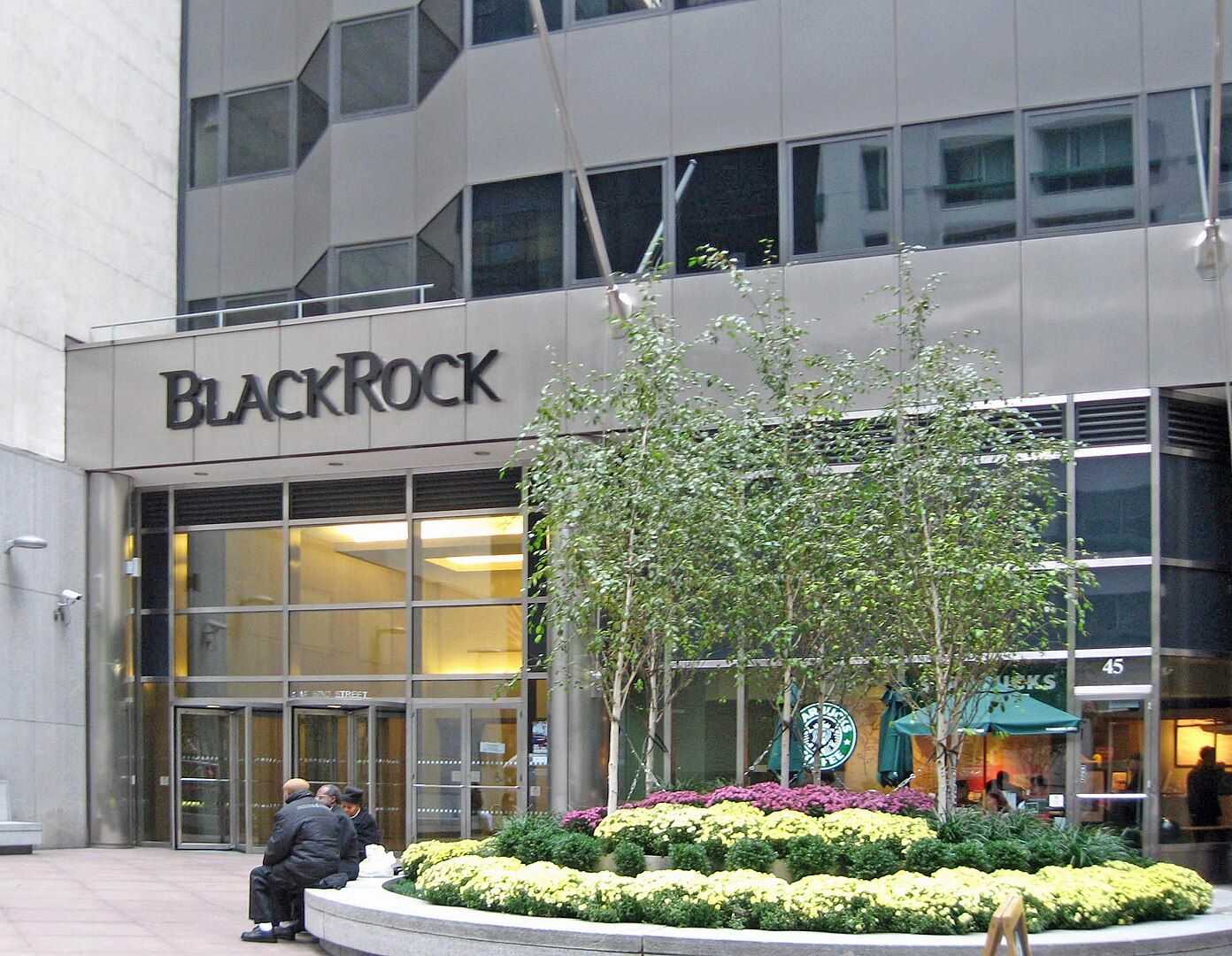 During the quarter, BlackRock’s revenue increased 15% YoY to $5.197 billion while operating income rose 23% YoY to $2 billion | Image Source: Jim Henderson On Wikimedia Commons 