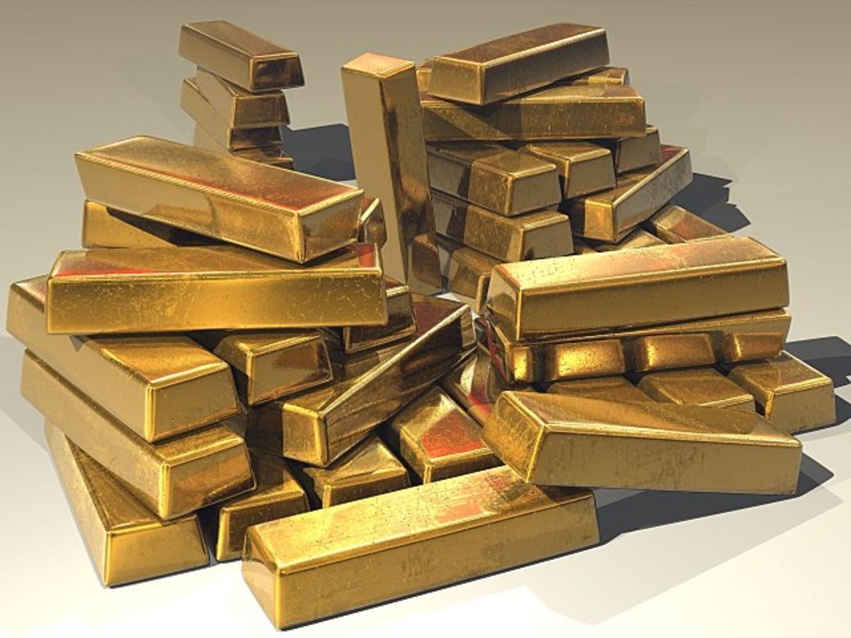 gold futures have pulled back from all-time highs after PCE data.