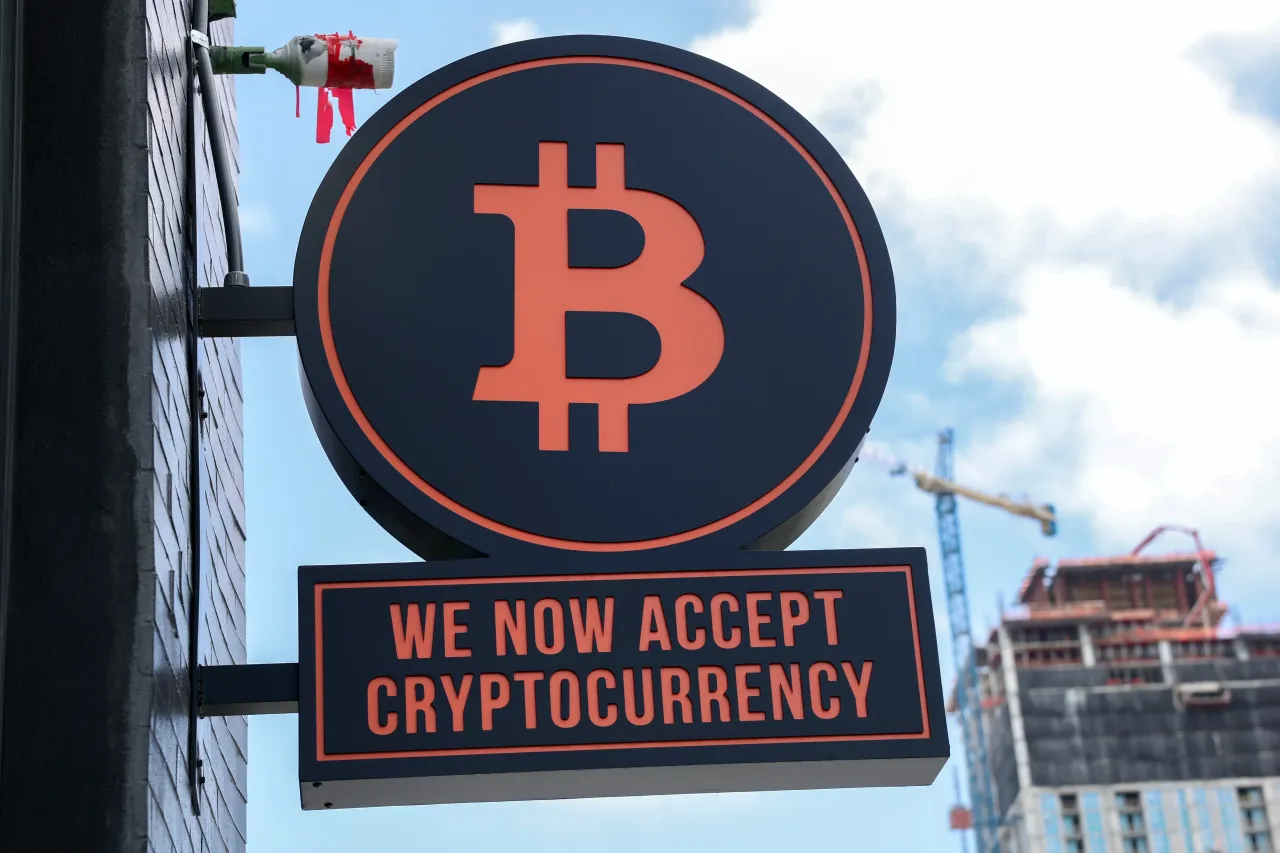 Bitcoin Holds Near $114K Ahead of Fed Rate Decision — SOL, XRP Edge Higher