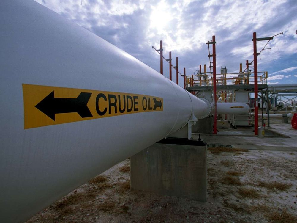  A pipeline runs from the Federal Strategic Petroleum Reserve facility known as Big Hill September 20, 2000 near Beaumont, Texas. (Photo by Joe Raedle/Newsmakers)