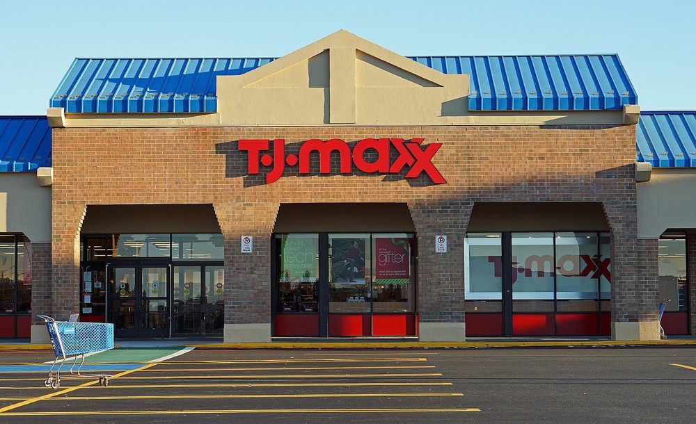 As the holiday season gains momentum, analysts and retail investors alike will be watching TJX’s ability to sustain its growth trajectory.