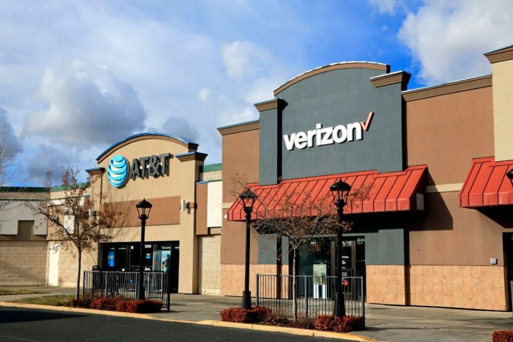 Side by side ATT and Verizon store fronts and entrances at a mall in northern Idaho. 