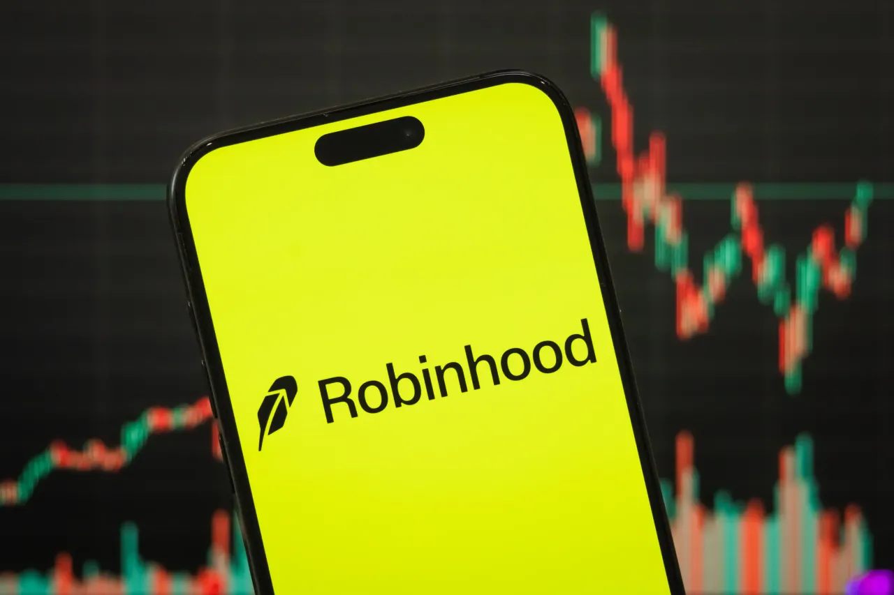Is Robinhood App Down? Users Flag Service Disruptions As Error Reports Spike