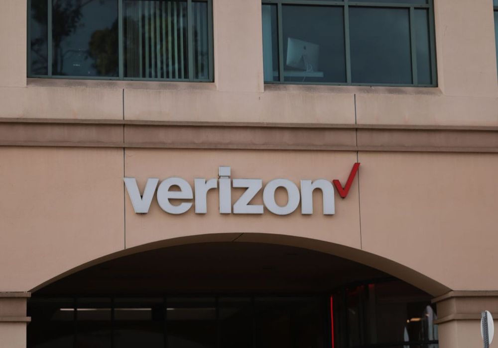 The exterior of a Verizon store photographed on January 07, 2025 in Los Angeles, California. 
