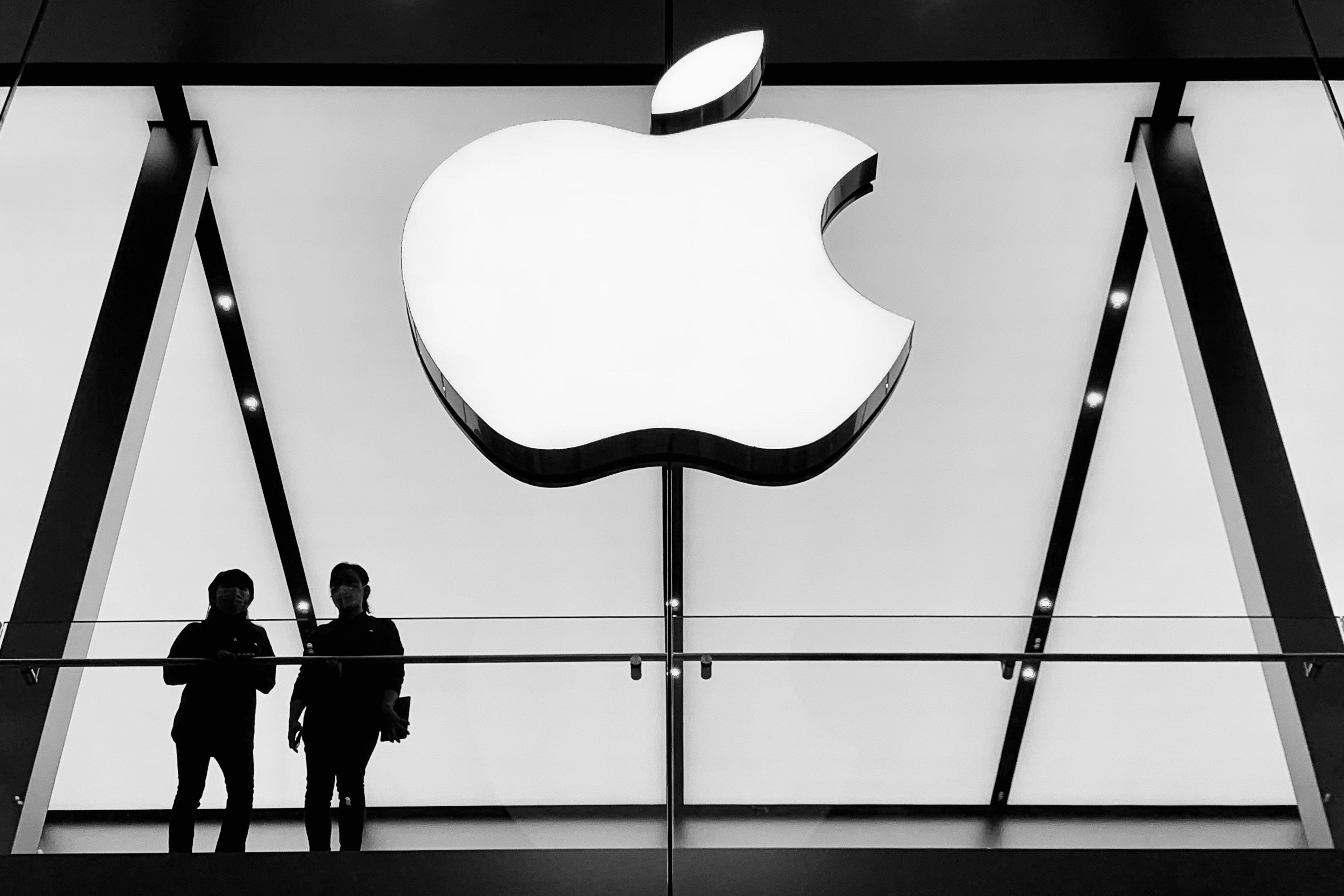JPMorgan’s tracking tool indicated moderating delivery lead times across Apple’s iPhone 16 series, notably for Pro models, pointing to slightly weaker demand compared to iPhone 15.